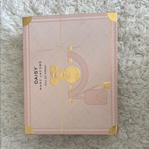 Marc Jacobs Daisy Eau So Fresh Box